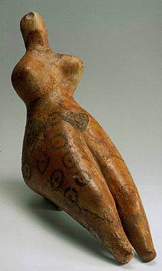 Статуэтка сидящей женщины Вторая половина IV тыс. до н. э. Глина, лепка, роспись. Южная Туркме- ния, поселение Ялангач-Депе.